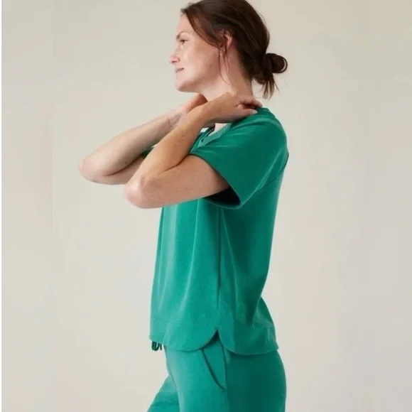 Athleta Green Seasoft Sweatshirt Tee - Picture 3 of 16